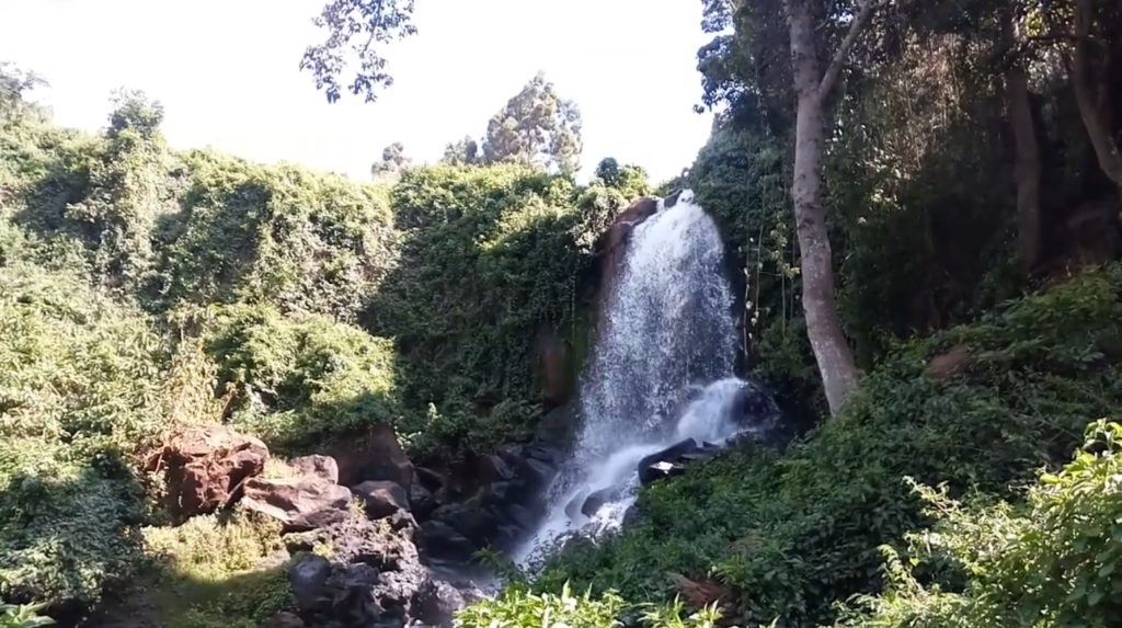 De waterval op het gebied van Fairview die Limuru in stroomt.