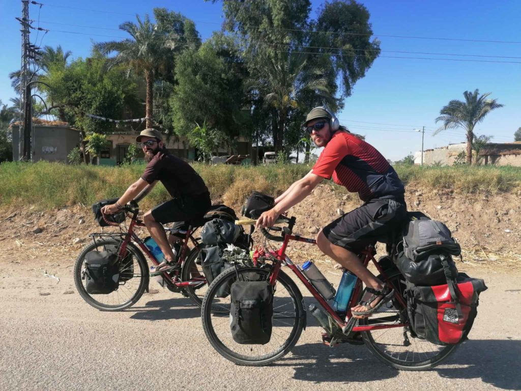 The two steeldonkeyz making their way through Egypt. Cycling from right to left